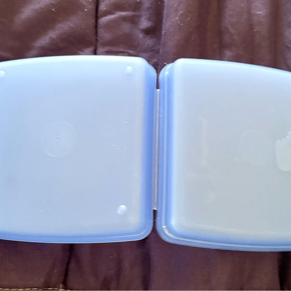 Tupperware Sandwich Container - Picture 3 of 4